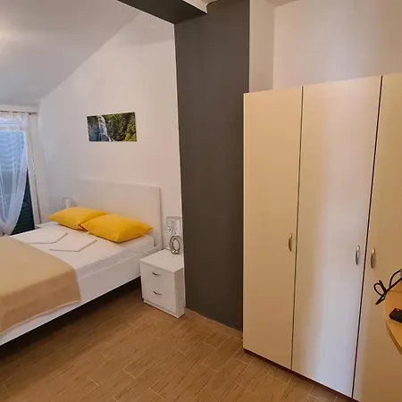 Gæstehus Camp Krka 3*